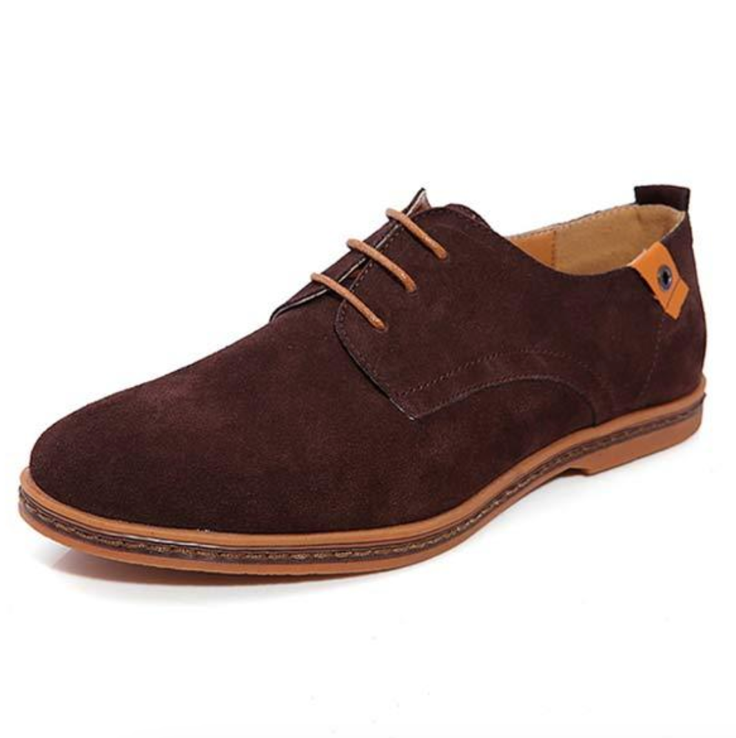Zapatillas de hombre con puntera de almendra atemporal