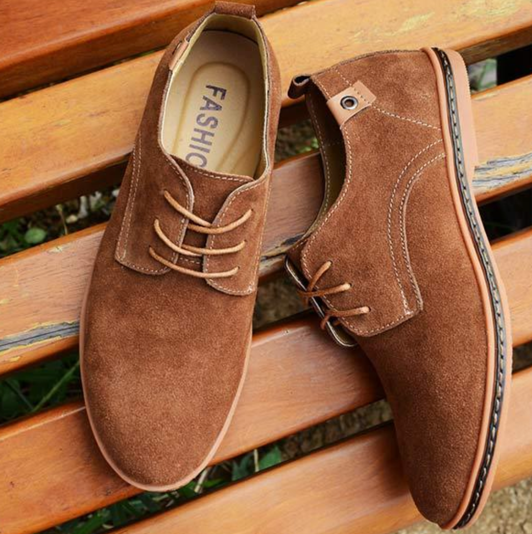 Zapatillas de hombre con puntera de almendra atemporal