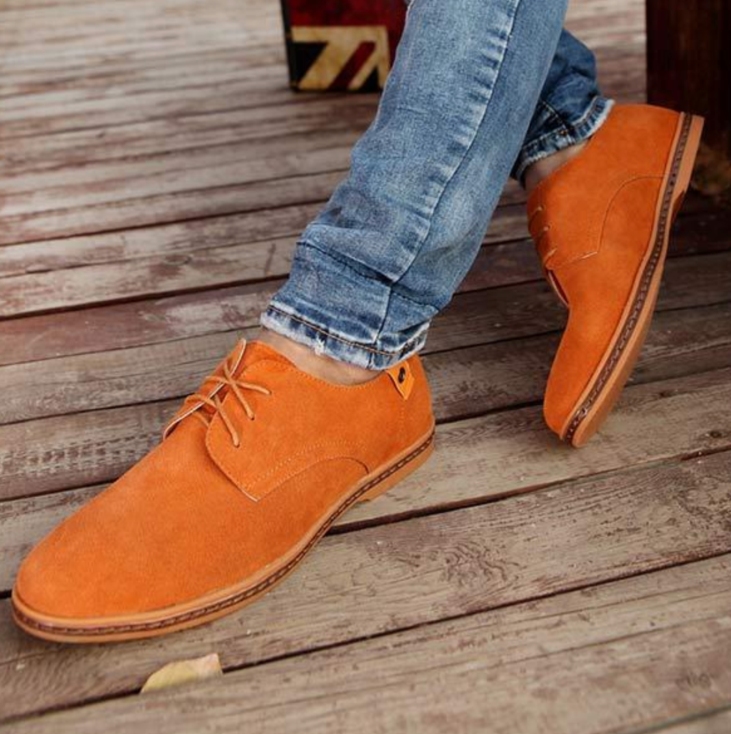 Zapatillas de hombre con puntera de almendra atemporal