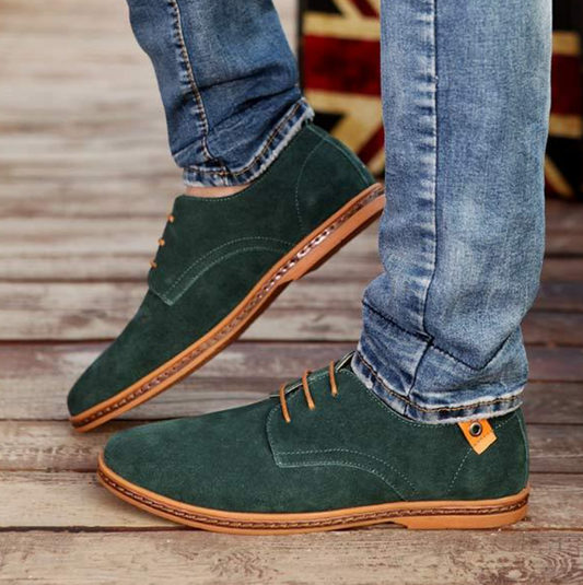 Zapatillas de hombre con puntera de almendra atemporal