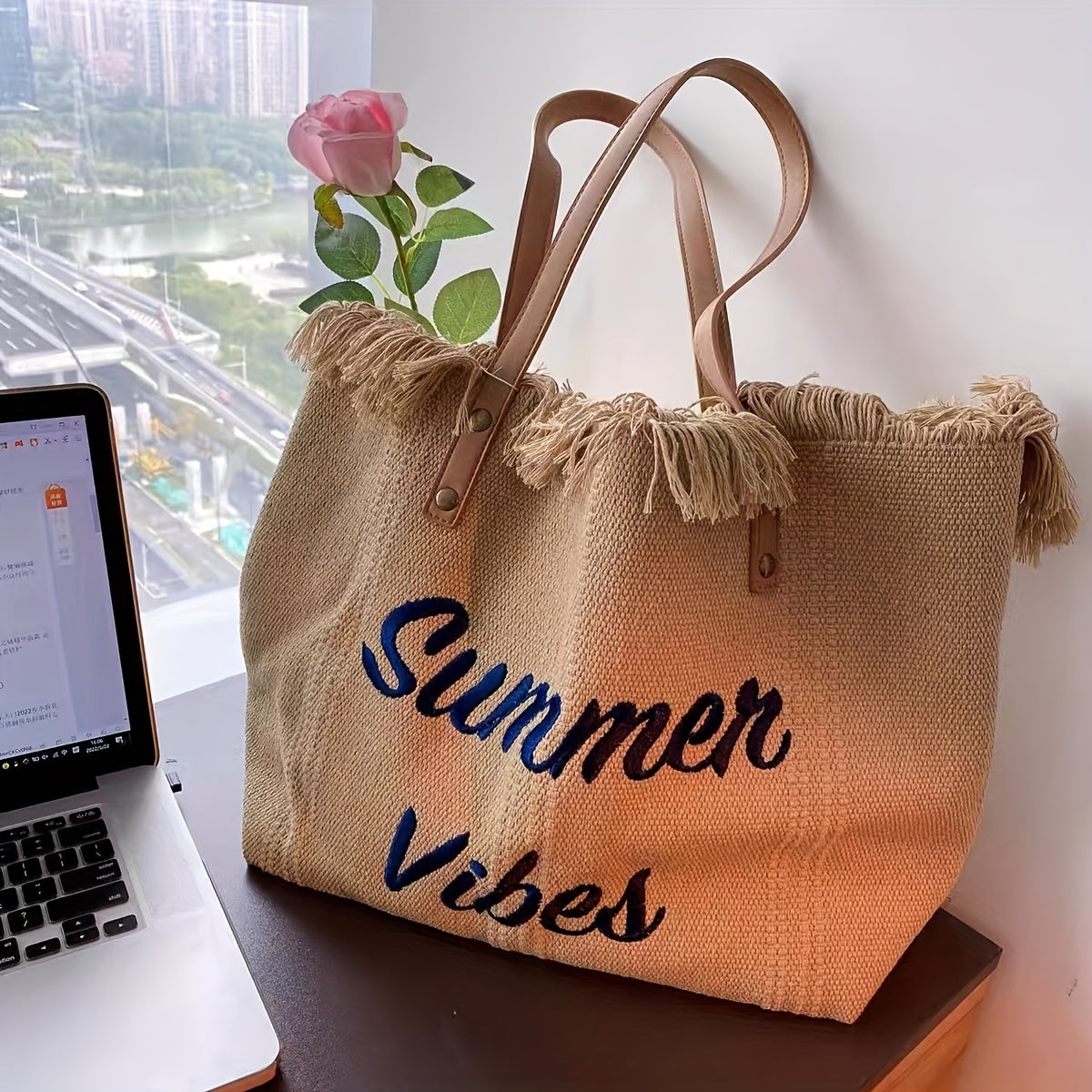 Amara | Bolso de verano con borlas y letras bordadas
