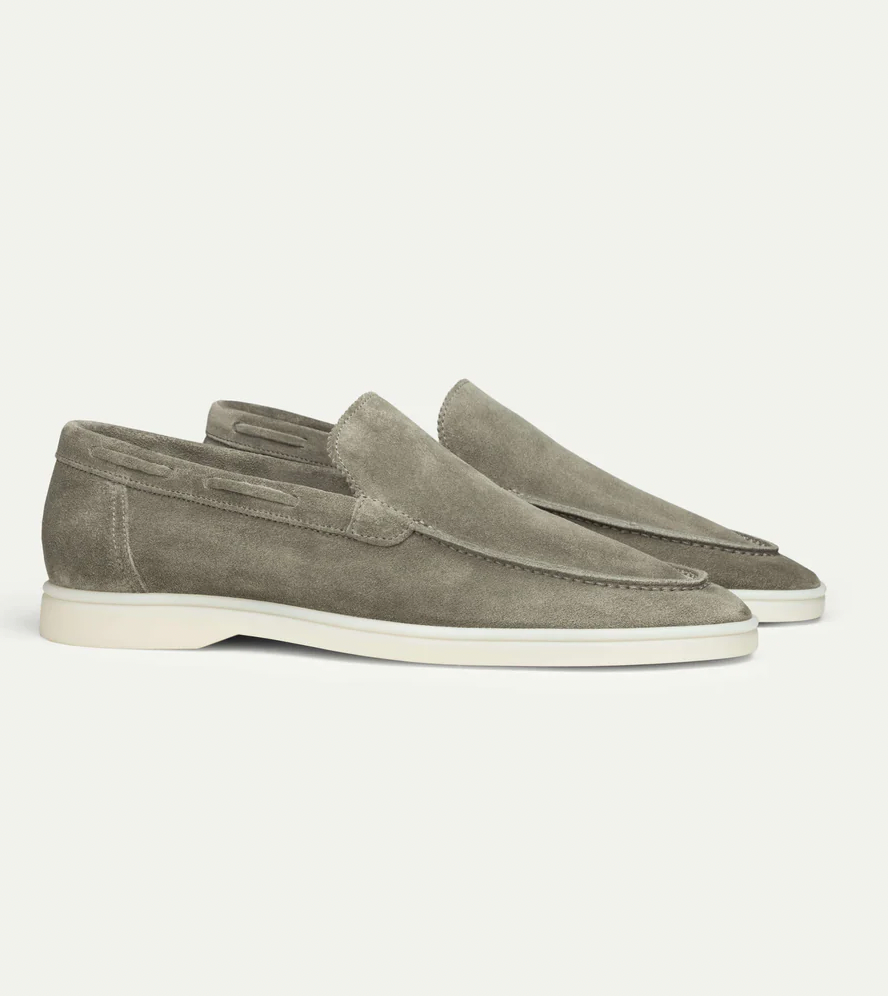 Elegantes mocasines de piel para hombre: cómodos y con estilo