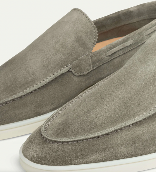 Elegantes mocasines de piel para hombre: cómodos y con estilo