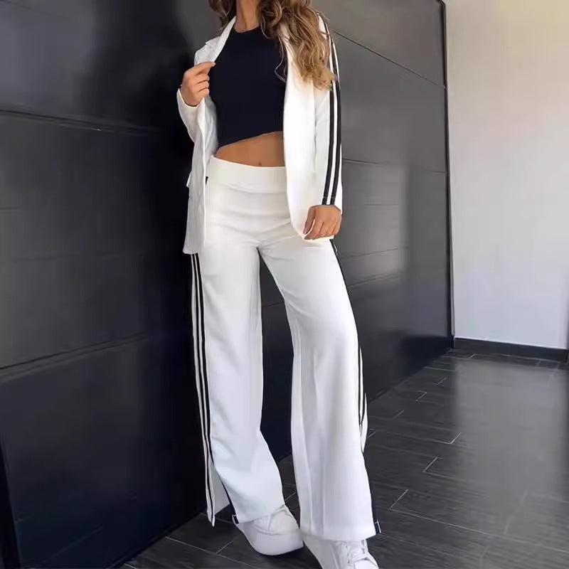 Traje con solapa y pantalón ancho