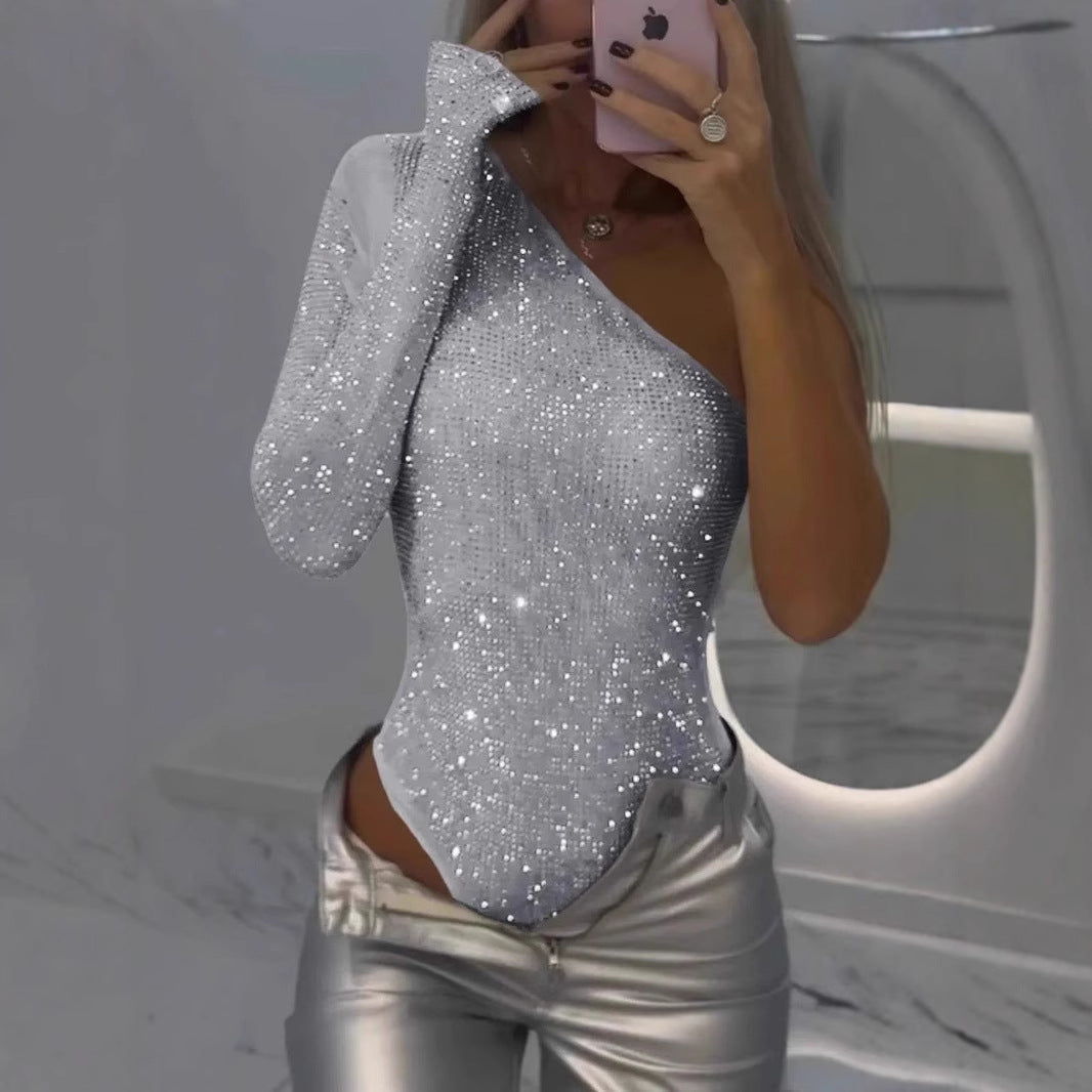 Top de un hombro con lentejuelas de strass
