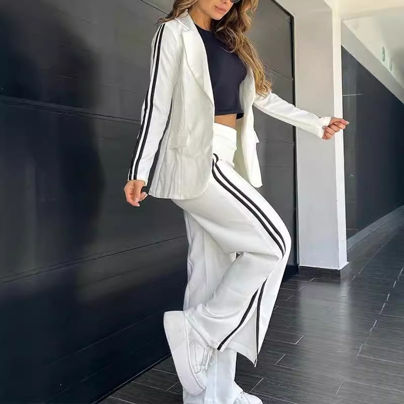 Traje con solapa y pantalón ancho