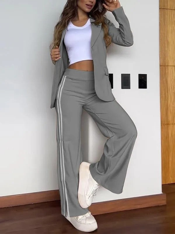 Traje con solapa y pantalón ancho
