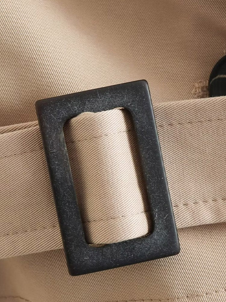 Gabardina beige de doble botonadura