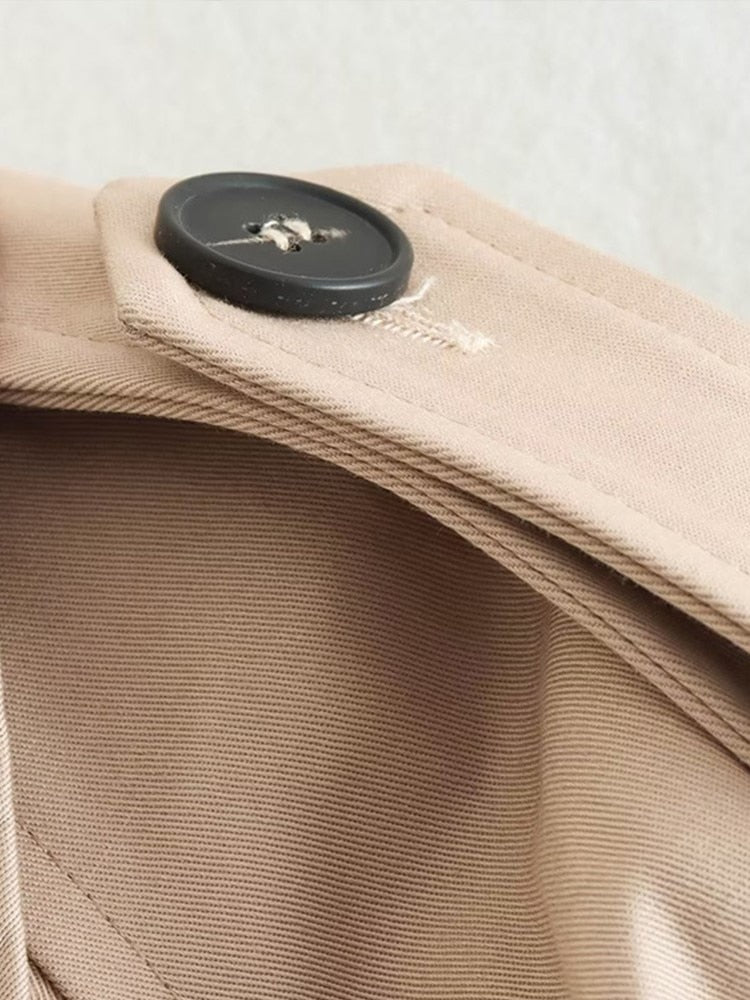 Gabardina beige de doble botonadura