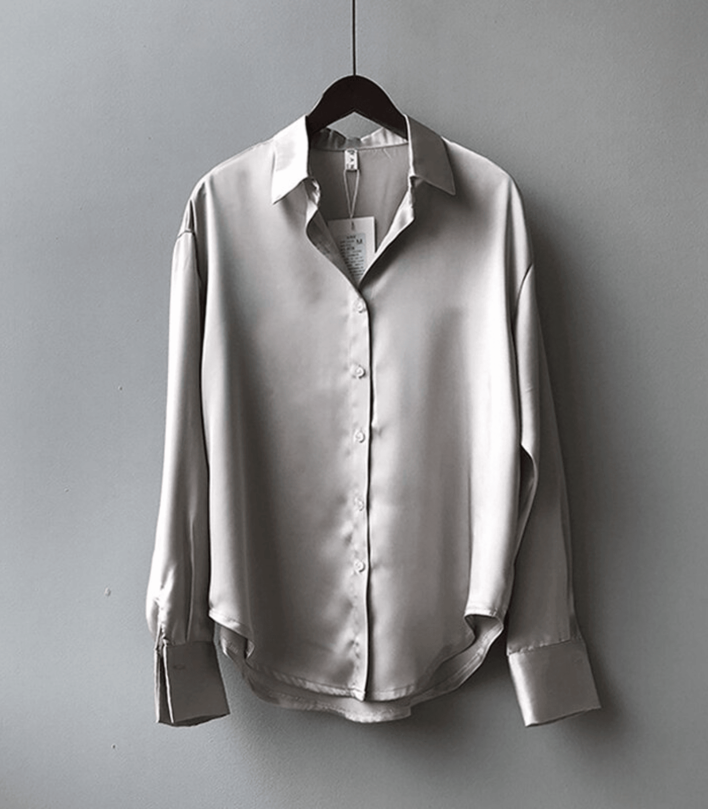 Blusa de satén de seda con botones