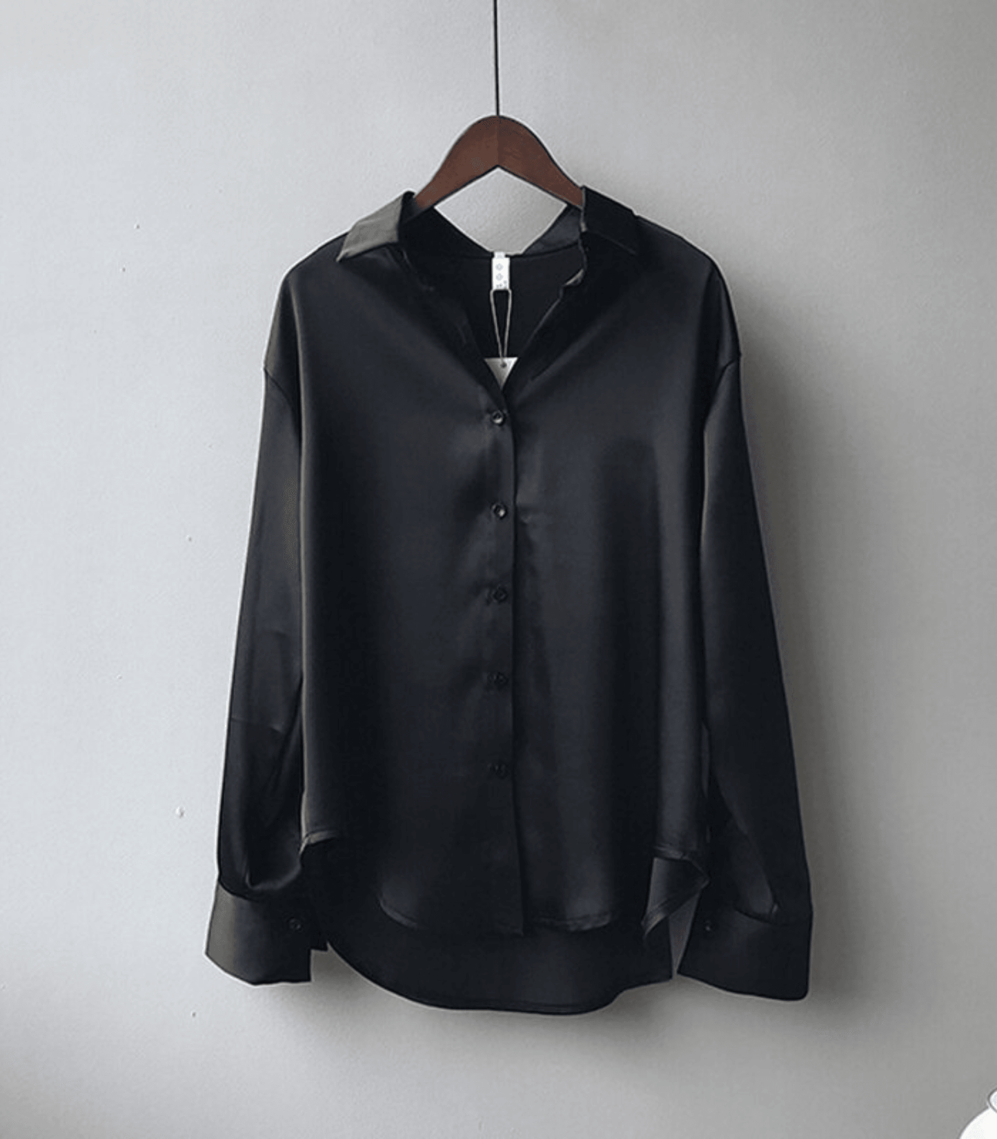 Blusa de satén de seda con botones
