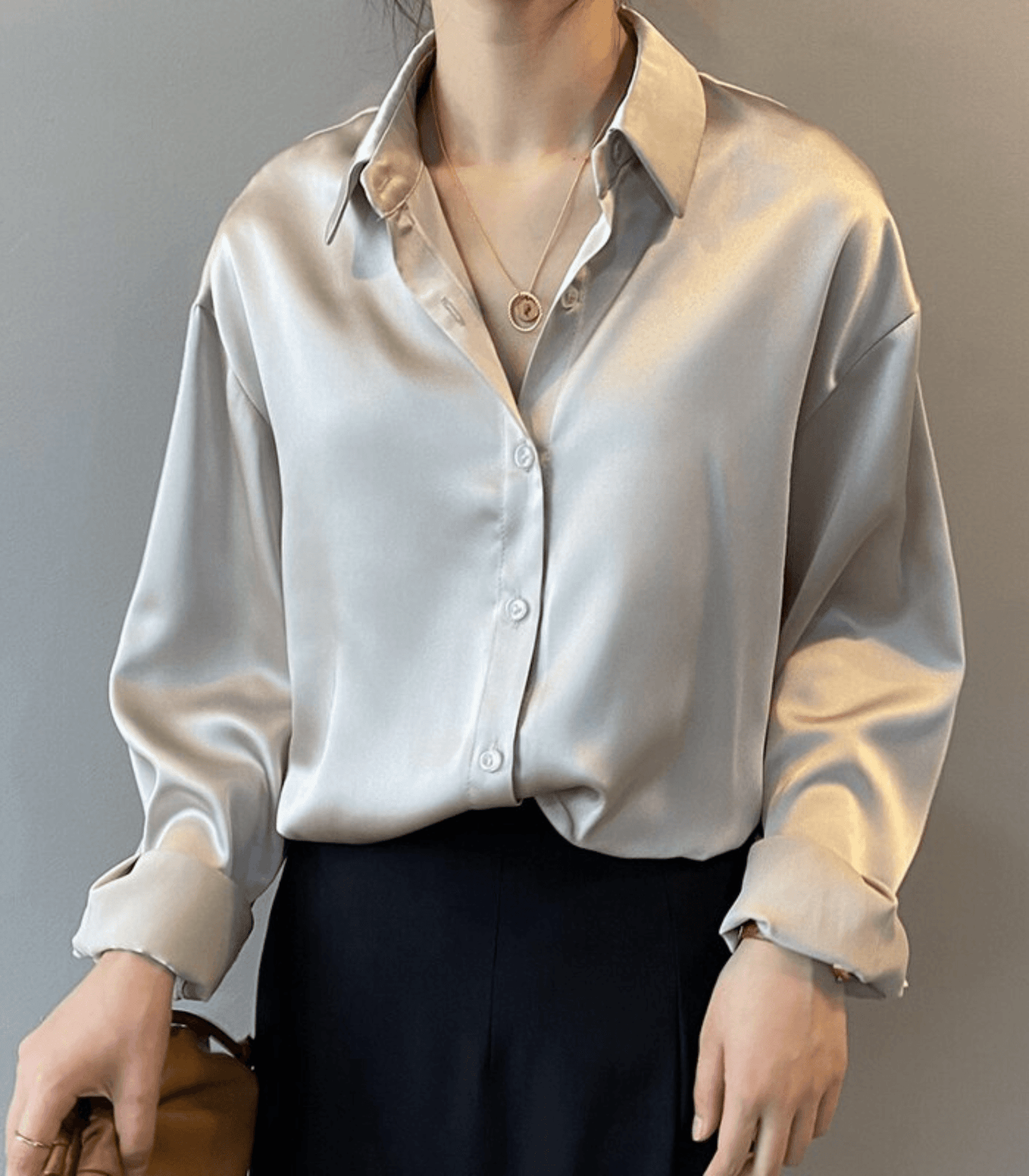 Blusa de satén de seda con botones